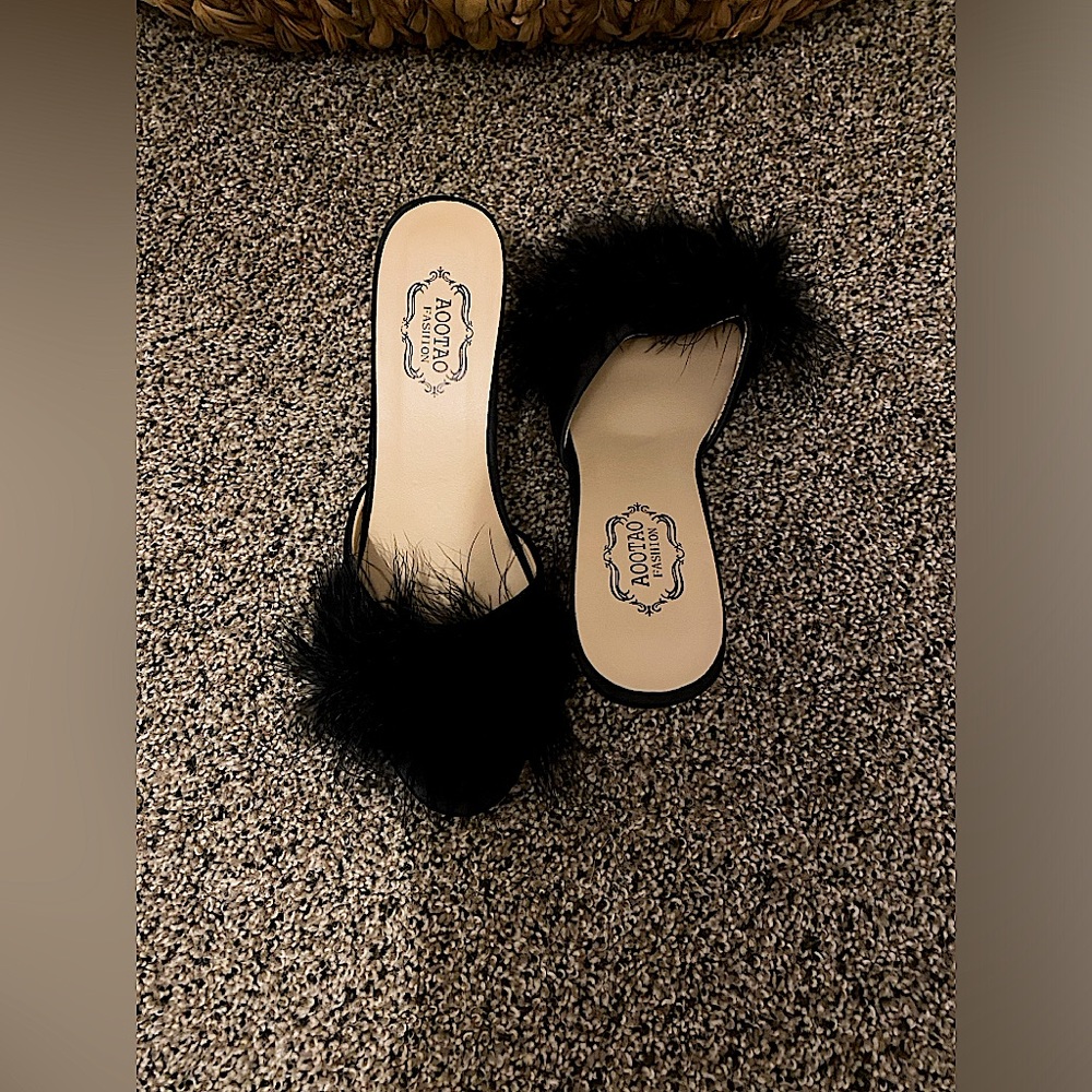 •heels• - Picture 1 of 5